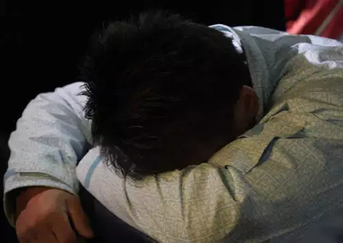 丈夫懷疑孩子不是自己的，妻子為給丈夫?qū)捫淖鲇H子鑒定